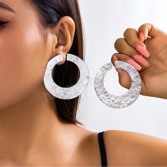 Tiaras Trends Jewelry - Silver Flat Statement Hoop